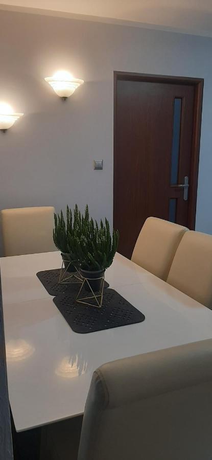 Flowers Apartament Apartment Pila Exterior photo